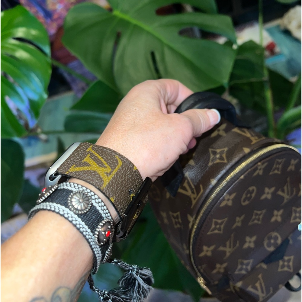 🤎 Monogram leather upcycled ♻️ Apple Watch band - Picture 7 of 14